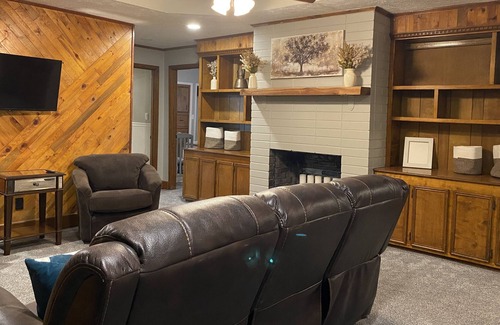 Florence House | Convenient & Pet Friendly! Whole home in Florence MS