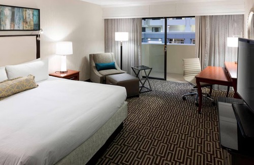 Fairfax House | Convenient Pet-Friendly Room Close to Ratcliffe-Allison-Pozer House
