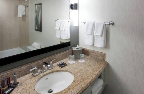 Fairfax House | Convenient Pet-Friendly Room Close to Ratcliffe-Allison-Pozer House