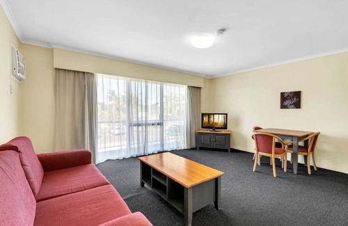 Mount Ommaney Hotel | Convenient self-catering unit