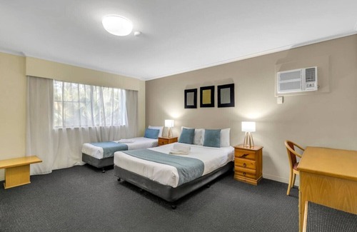 Mount Ommaney Hotel | Convenient self-catering unit