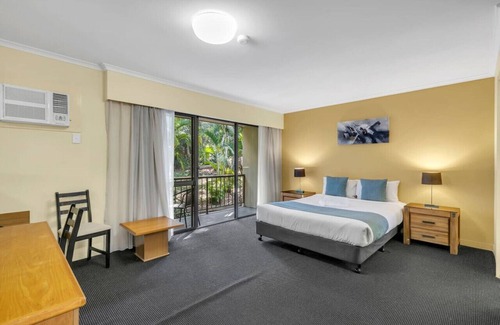 Mount Ommaney Hotel | Convenient self-catering unit