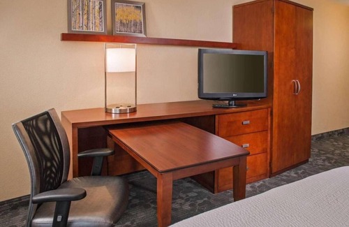 University Place Resort | Convenient Stay! 2 Relaxing Units, Outdoor Pool, Pets Allowed!