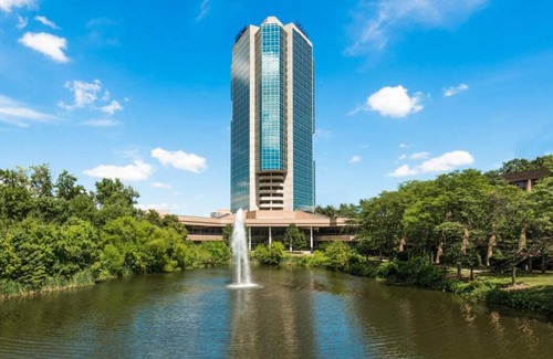 Alexandria West House | Convenient Stay, Superb Location! Pet-friendly Units, Onsite Restaurant, Pool