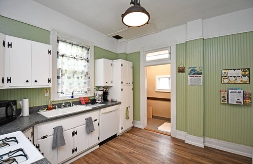 Arlington Heights House | Convenient to Everywhere! Train-Themed Bnb by active Railroad - Cincinnati Area