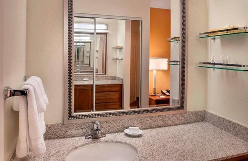 Bethlehem Resort | Convenient Tourist Location! Free Breakfast, Kitchen, Seasonal Outdoor Pool!