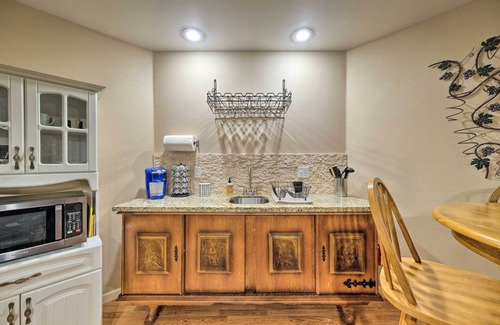 Groveland House | Convenient Unit w/Fire Pit ~ Half-Mi to Lake!