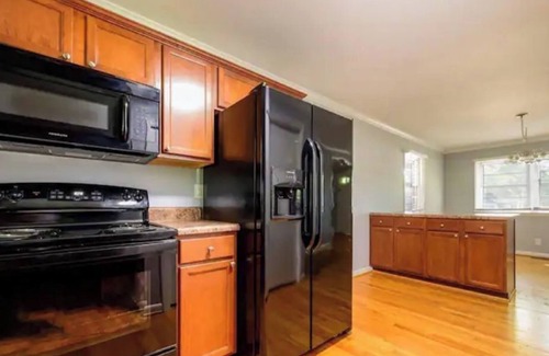 Fuquay-Varina House | Conveniently Accommodating Minutes to town