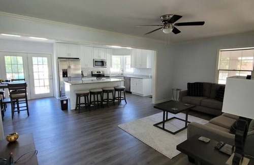 New Bern House | Conveniently Located 3 Bedroom 2 Bathroom House