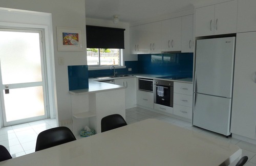 Bridport Apartment | Conveniently located on Bridport's Main St is this neat 3.