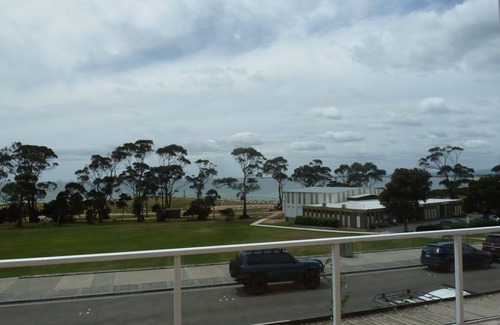 Bridport Apartment | Conveniently located on Bridport's Main St is this neat 3.