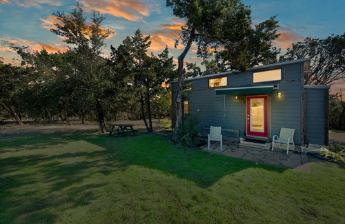 West Oak Hill House | Conveniently Located Tiny Home Retreat-Oak Hill!