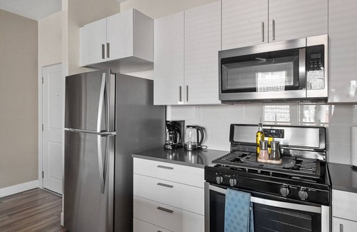 Rio Grande Apartment | Convention Ctr - Stylish 2BD/2BA w/Pool/Gym/Htub