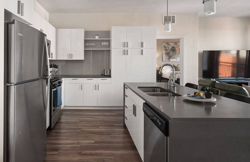 Rio Grande Apartment | Convention Ctr - Stylish 2BD/2BA w/Pool/Gym/Htub