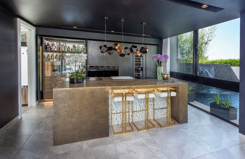 Cooden House | Cooden Beach: 4BD Retreat with Pool and Cinema