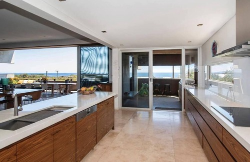 Gracetown House | Cooinda - sweeping ocean views, walk to beach