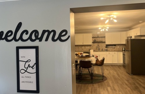 Monroe House | Cool and Calm 4bd 4ba close to all amenities in the city,