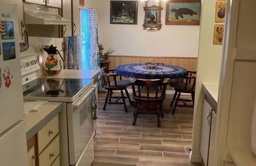 Chassahowitzka House | COOL CHAZ Waterfront River Rental-4Kayaks-1Canoe-2docks-boathouse