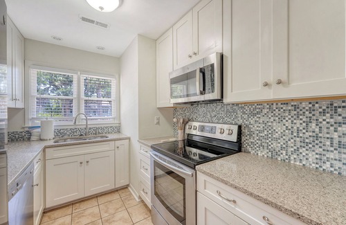 Tarpon Pond Cottage | Cool kids Loft! - Walk or Ride to the beach - Bikes and Amenity Cards included!