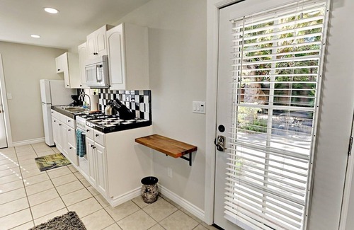 Golden Hill House | Cool New Remodel Near Coronado, NEW Jacuzzi, Fire Pit, BBQ, Walk to Downtown!