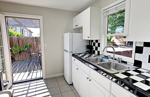 Golden Hill House | Cool New Remodel Near Coronado, NEW Jacuzzi, Fire Pit, BBQ, Walk to Downtown!