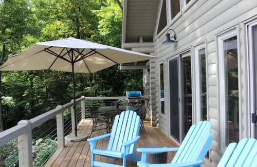 Rosman Cabin | Cool off in the mountains! Enjoy a real log home with endless views .