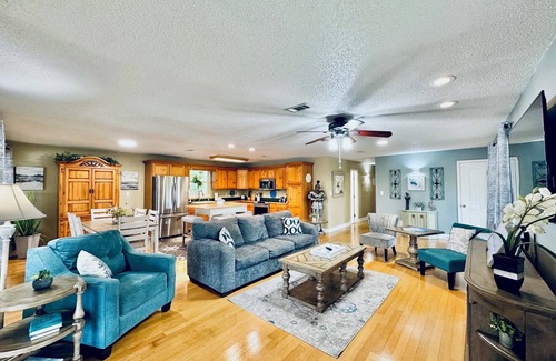 Milton House | Cooper Basin River House - 30 mins to beaches