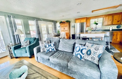 Milton House | Cooper Basin River House - 30 mins to beaches