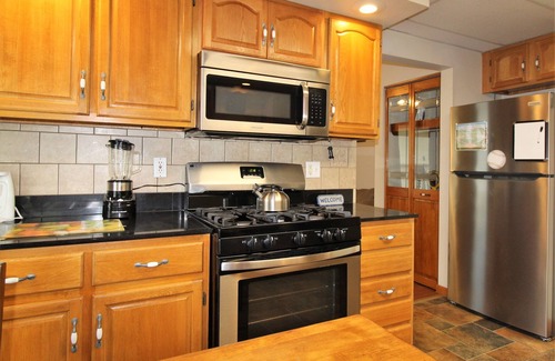 Oneonta Apartment | Cooperstown Baseball Rentals - Elm-Triple Play #2R