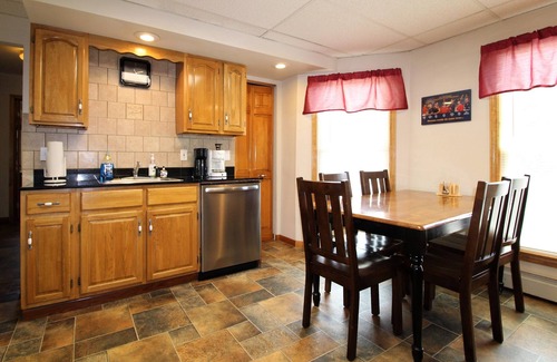 Oneonta Apartment | Cooperstown Baseball Rentals - Elm-Triple Play #2R