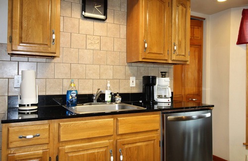 Oneonta Apartment | Cooperstown Baseball Rentals - Elm-Triple Play #2R