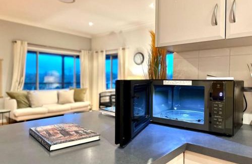 Cooranbong House | Cooranbong Farm Stay-7 Bedrooms Cottage with Pool and Tennis Court
