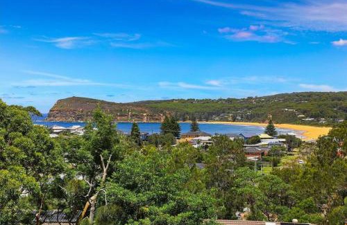 Copacabana House | Copa Beach Vista (Stunning Beach & Ocean Views, Walk to Beach)