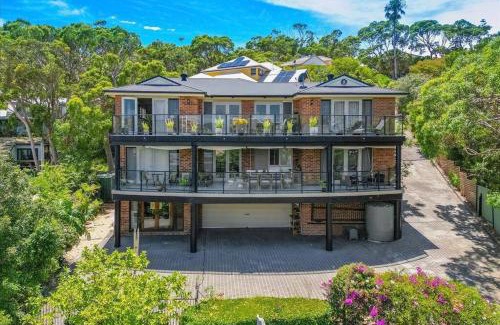Copacabana House | Copa Beach Vista (Stunning Beach & Ocean Views, Walk to Beach)