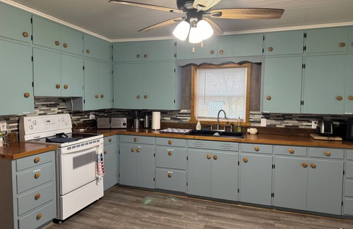 Mina Cabin | Copper Top Lake Cottage: Peaceful Lakefront Getaway on Scatterwood Lake –