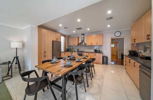 West Croydon House | Coppers Cottage - Private Pool with Guest House