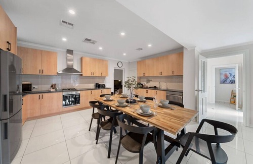 West Croydon House | Coppers Cottage - Private Pool with Guest House