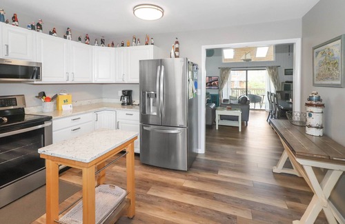Deep Hole House | Coral Cove - fun waterfront home with floating dock and amazing patios