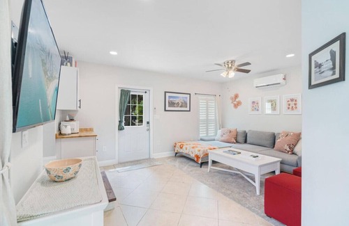 Shady Banks Condo | Coral Suite 1/1 - Mins to Airport, Beach & Port