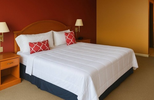 Anthony House | Coratel Inn & Suites by Jasper Anthony-Deluxe 1 Queen Bed Non-Smoking