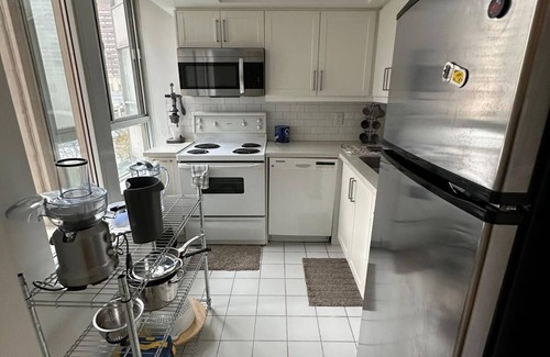 Bay Street Corridor Condo | Core of Downtown-Near Eaton Centre, Nathan Phillips Square