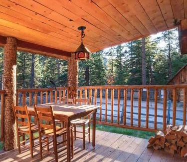 Los Ojos Cabin | Corkins Lodge