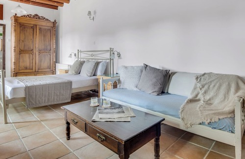 Arsos Apartment | Cornaro House - Deluxe Studio w/ shared Courtyard