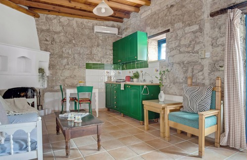 Arsos Apartment | Cornaro House - Deluxe Studio w/ Shared Courtyard