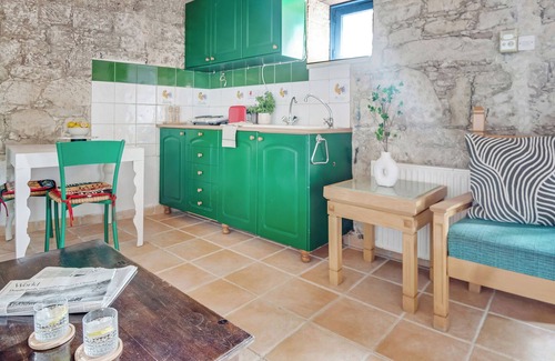 Arsos Apartment | Cornaro House - Deluxe Studio w/ Shared Courtyard