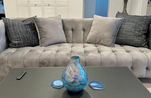 Silver Lake Apartment | Corner 2 Bedroom 2 Bath Condo - Balcony - Parking