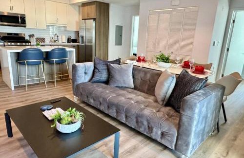 Silver Lake Apartment | Corner 2 Bedroom 2 Bath Condo - Balcony - Parking