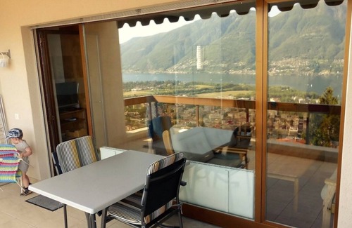 Orselina Apartment | Corner apartment on the 3rd floor for 1-4 persons.