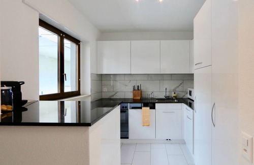 Orselina Apartment | Corner apartment on the 3rd floor for 1-5 persons.