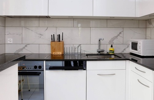 Orselina Apartment | Corner apartment on the 3rd floor for 1-5 persons.